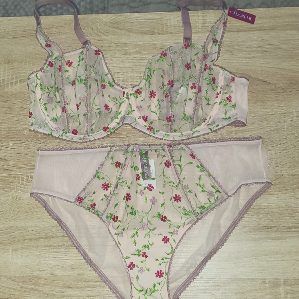 SOLD  NWT Adore Me  lingerie  set 42DD and 2X.